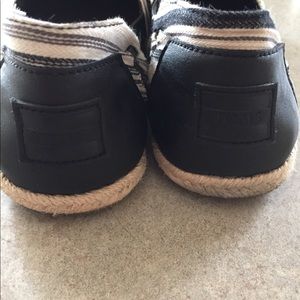 TOMS | size 8
